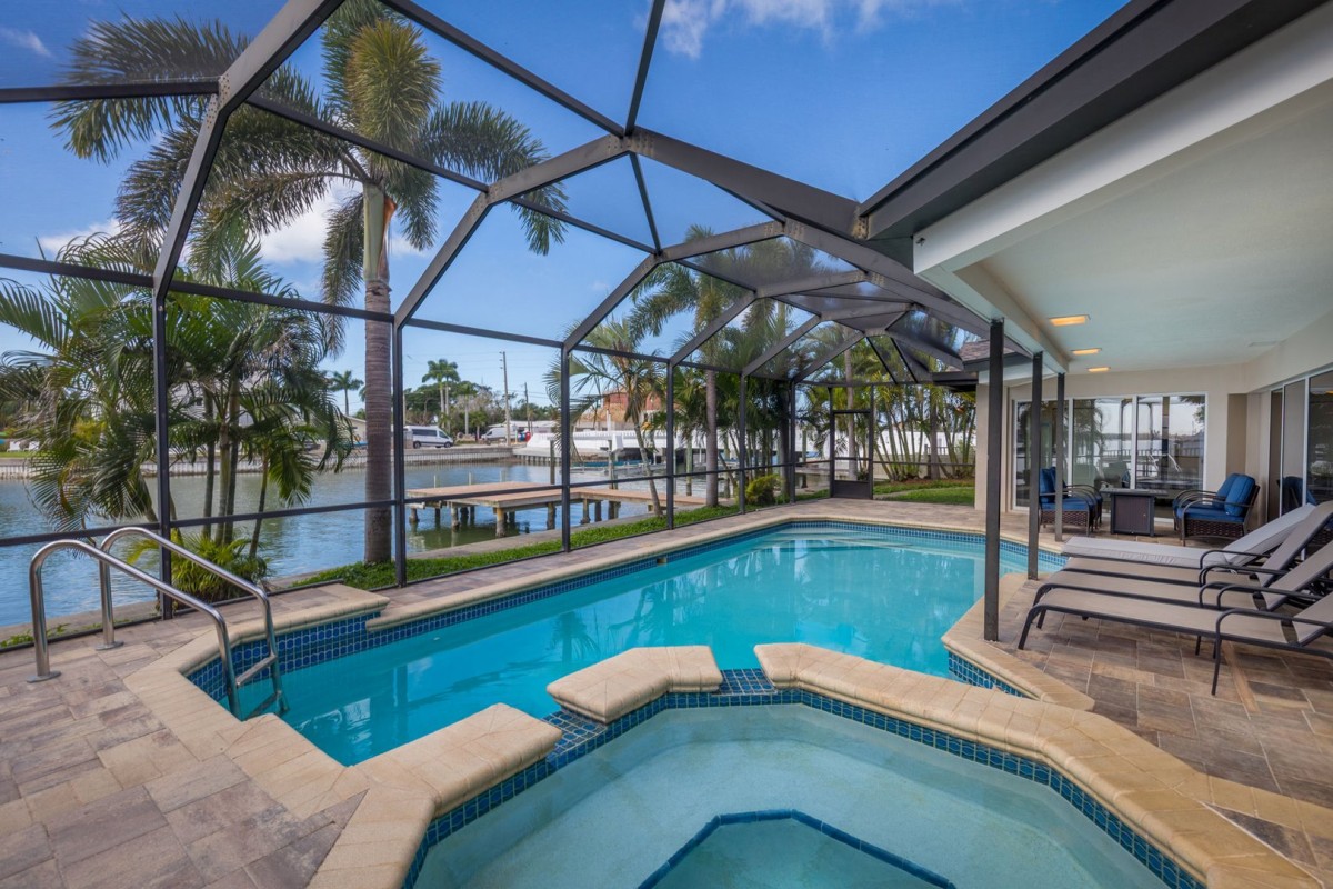 Sandcastle Realty, Inc.-Water's Edge-image-1